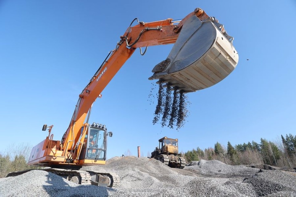 К запуску асфальтобетонных заводов готовятся в Псковской области