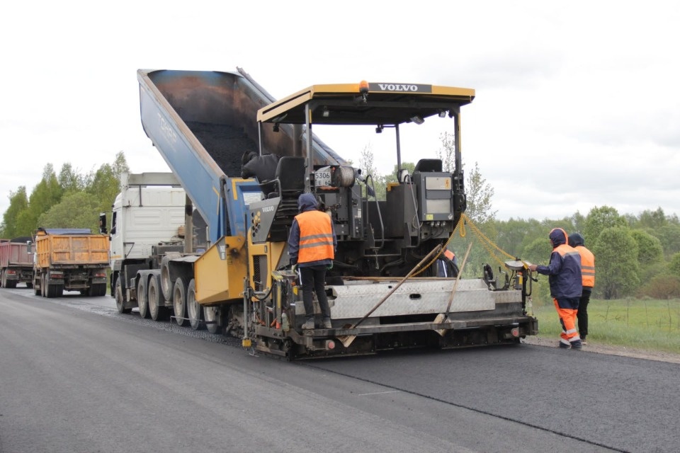 К запуску асфальтобетонных заводов готовятся в Псковской области