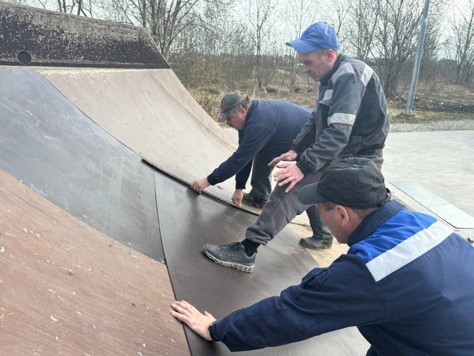 Подготовка скейт-парков к новому сезону продолжается в Пскове