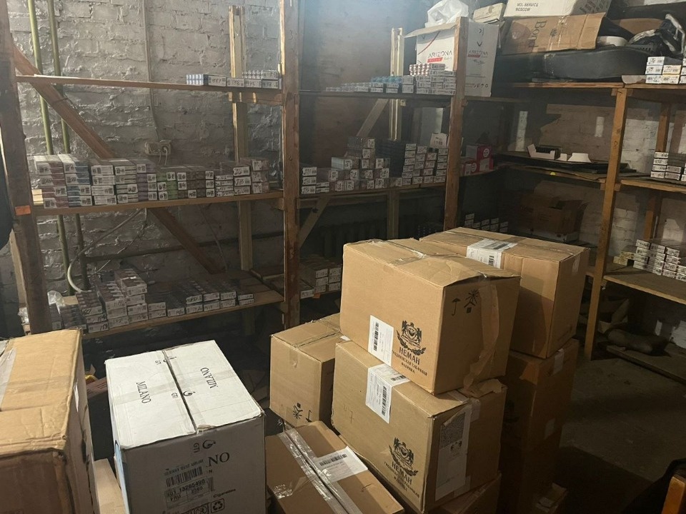 Иностранца оштрафовали за продажу контрафактных сигарет в Великих Луках