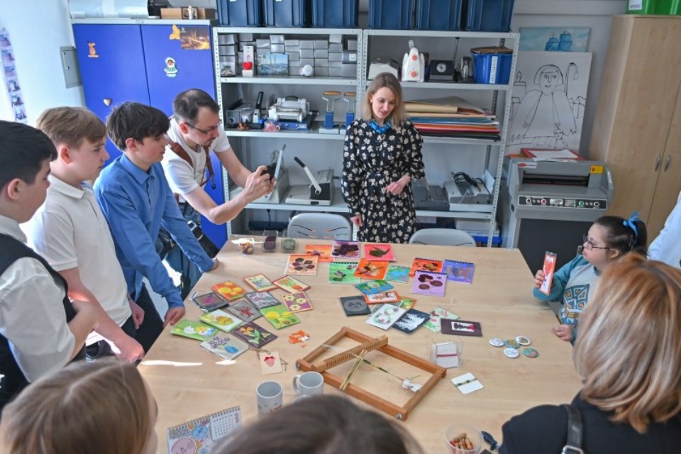 Псковичи присоединились к акции «Зажги синим»