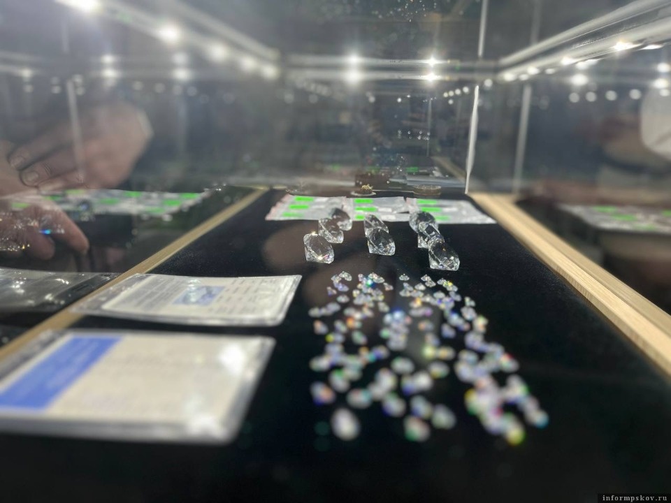 На выставке промышленности в Пскове представлены алмазы