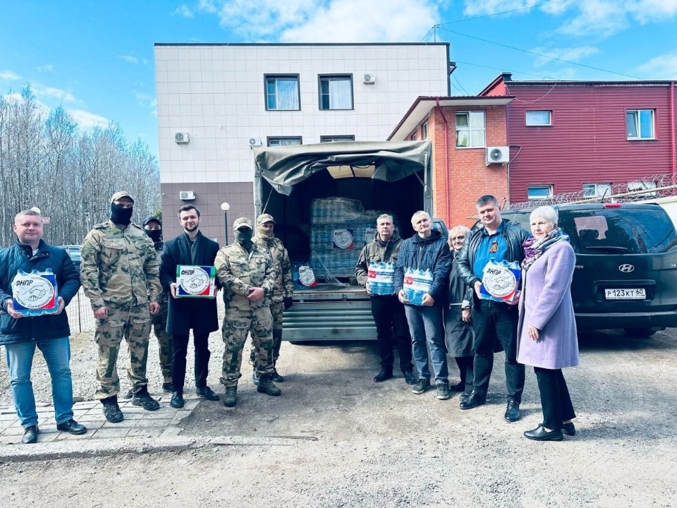 Гуманитарный груз и минеральную воду передали псковские профсоюзы в зону СВО