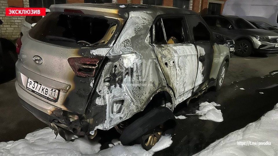По факту поджога четырех автомобилей возбудили уголовное дело в Пскове По факту поджога четырех автомобилей возбудили уголовное дело в Пскове