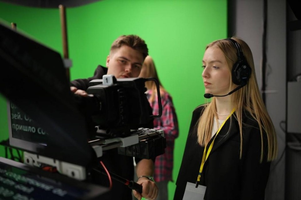 Участники создают подкасты на Псковском детском медиафоруме 