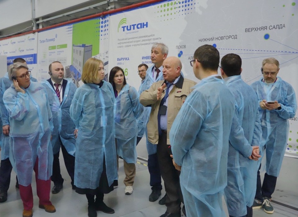 Министрам промышленности и экономики регионов СЗФО представили производство БОПЭТ пленок на заводе «Титан-Полимер»