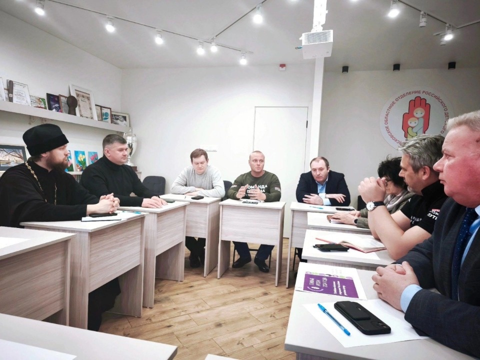 Вопрос установления ставок первого разряда и оплаты труда работников возьмут под контроль  псковские профсоюзы