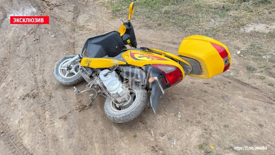 Водителя мопеда доставили в больницу после ДТП в Псковском районе