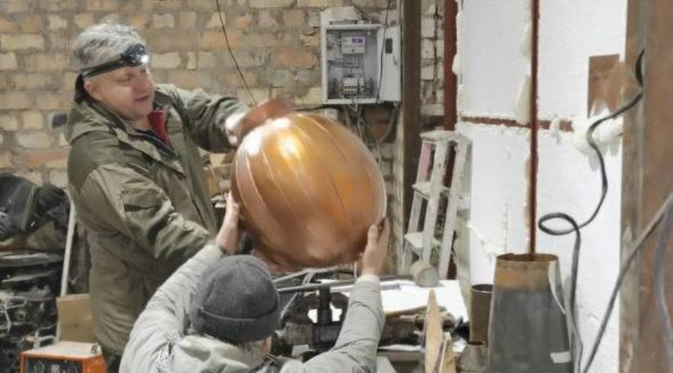 В Печорах почти восстановили кованный прапор с Тайловской башни В Печорах почти восстановили кованный прапор с Тайловской башни