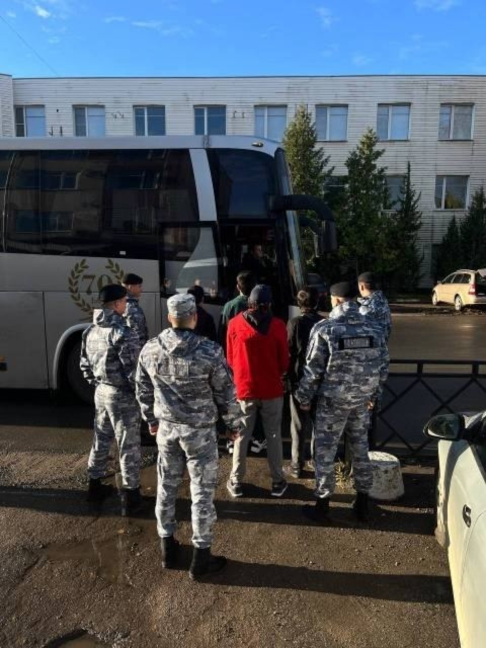 57 нелегалов выдворили из Псковской области за три месяца 2025 года 57 нелегалов выдворили из Псковской области за три месяца 2025 года