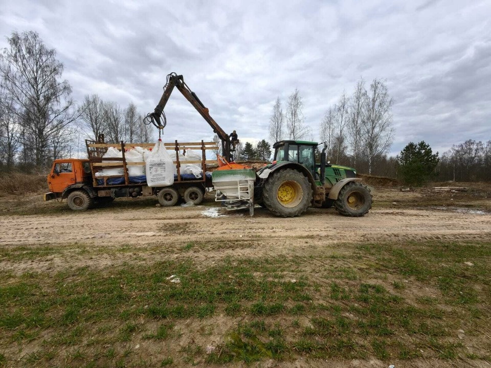 К весенним полевым работам приступили аграрии в Себежском районе К весенним полевым работам приступили аграрии в Себежском районе