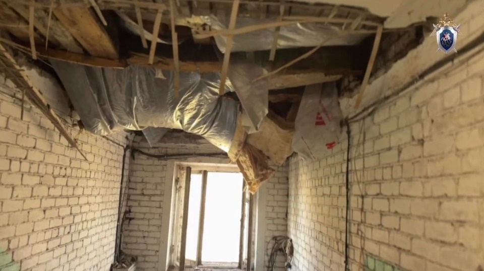 По факту обрушении потолка в доме в Пскове проводится проверка По факту обрушении потолка в доме в Пскове проводится проверка