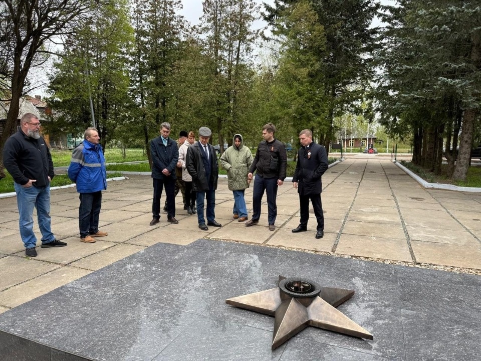 Готовность Вечного огня к эстафете «Храним огонь Победы» проверили в Локне