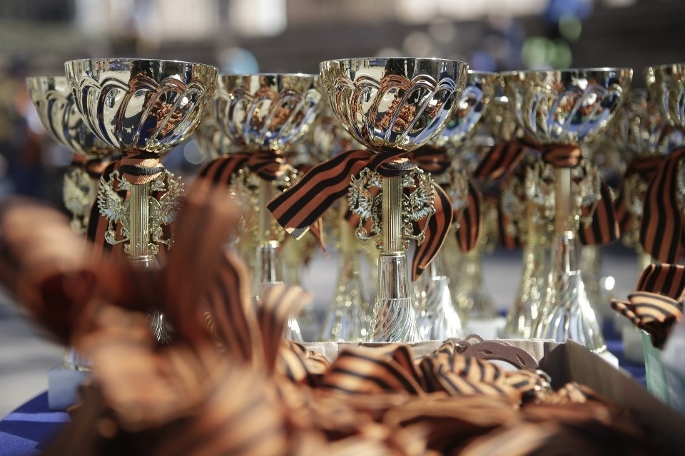 В память о Великой Победе Псков бежит легкоатлетическую эстафету на призы газеты «Псковская правда»