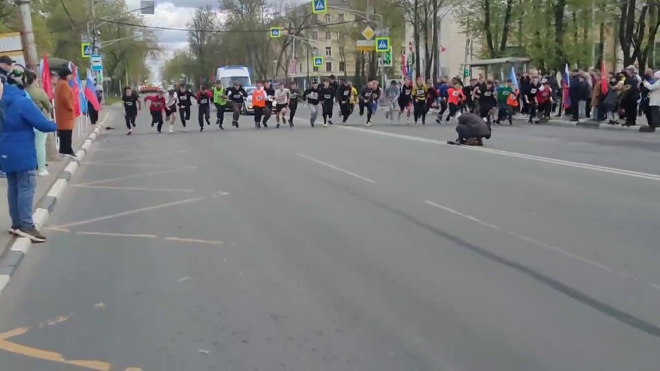 Основные забеги легкоатлетической эстафеты «Псковской правды» стартовали