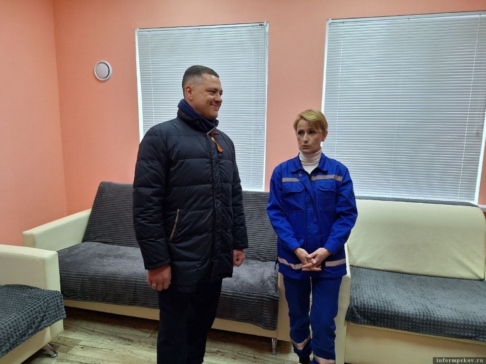 Михаил Ведерников осмотрел новый пост скорой медицинской помощи в Локне