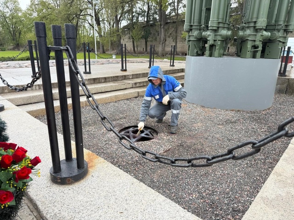 Псковские газовики подготовили мемориалы с Вечными огнями к годовщине Дня Победы