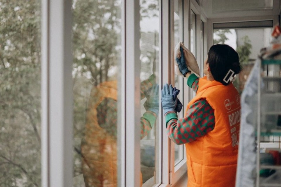 Псковские волонтеры помогают ветеранам подготовиться к Дню Победы