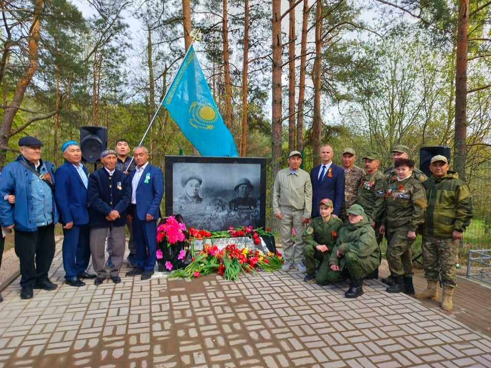 Обелиск воинам Маншук Маметовой и Ибрагиму Сулейманову открыли в Невельском районе Обелиск воинам Маншук Маметовой и Ибрагиму Сулейманову открыли в Невельском районе