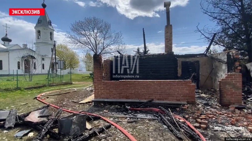 Погибшей на пожаре на острове в Псковском озере оказалась псаломщица храма Петра и Павла