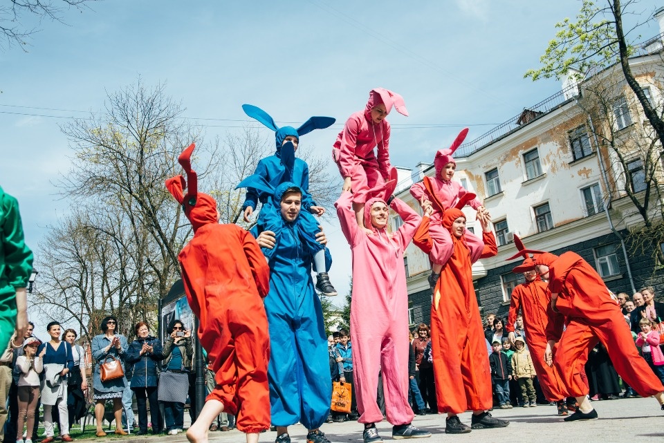 Около 20 уличных театров примут участие в Днях Пушкинской поэзии и русской культуры