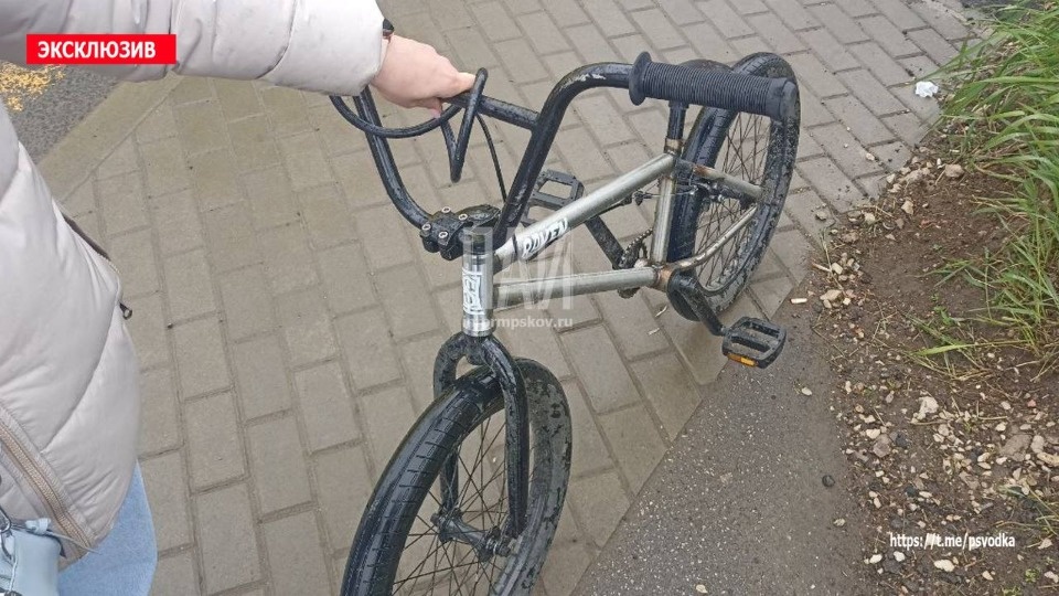 Мальчика на велосипеде сбили в Пскове Мальчика на велосипеде сбили в Пскове