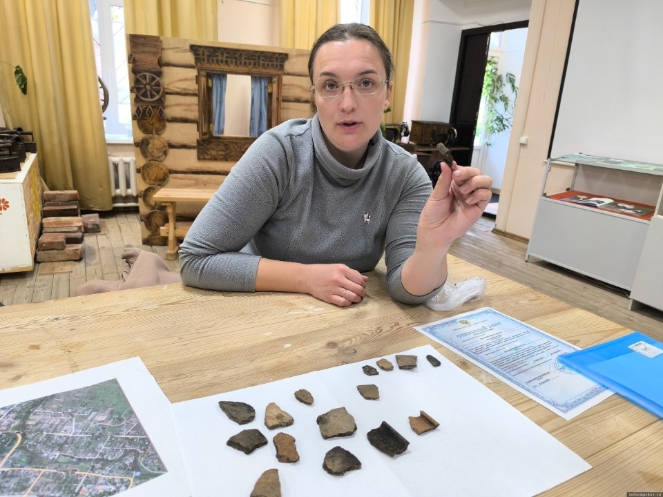 Археологи рассказали о первых находках, обнаруженных у крепости в Гдове