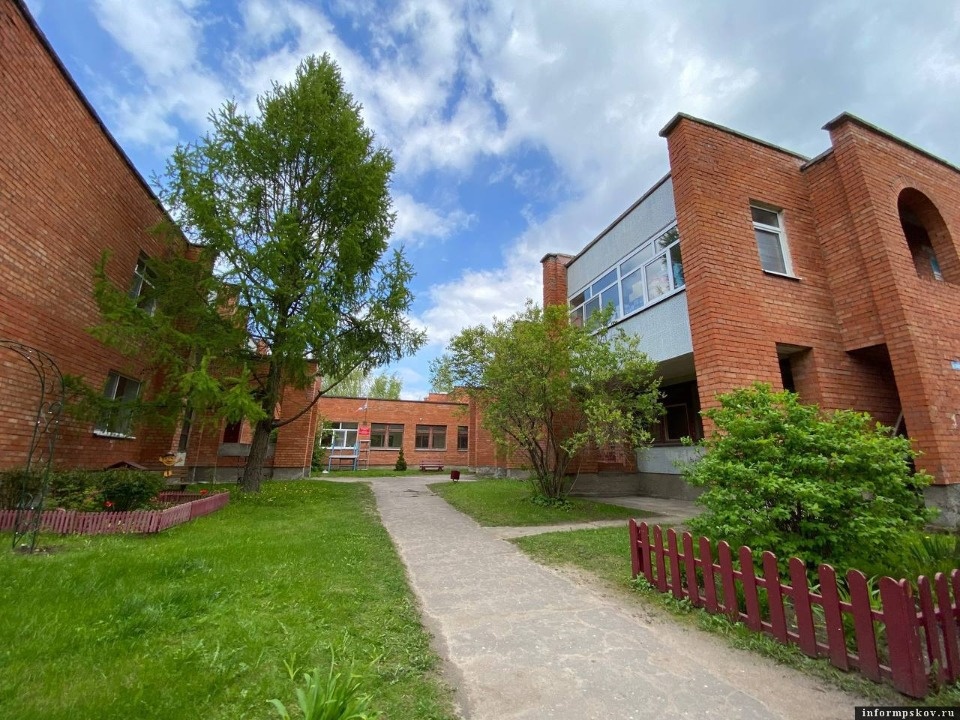 На 40% выполнены капремонты школы №13 и детского сада №54 в Пскове