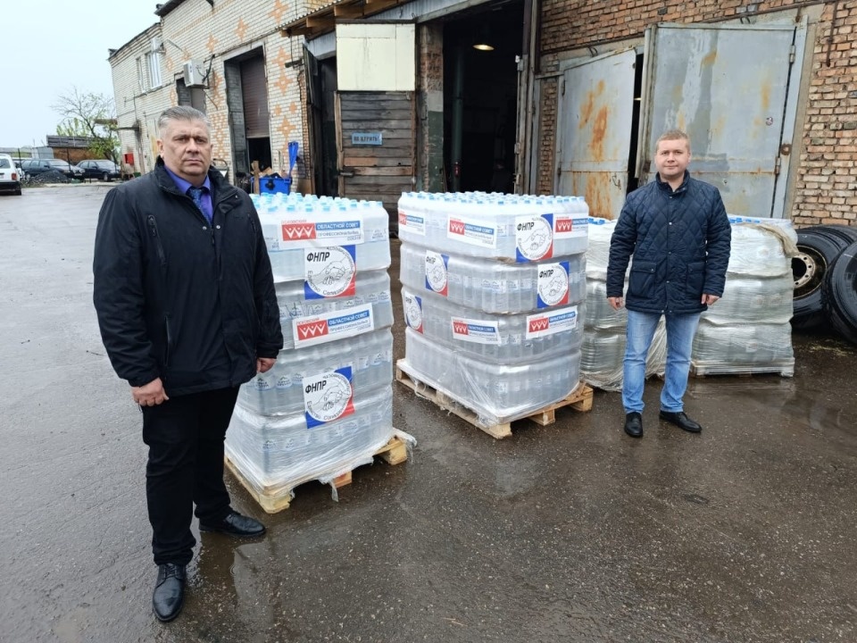 Псковские профсоюзы передали полторы тонны гумпомощи военнослужащим в зоне СВО