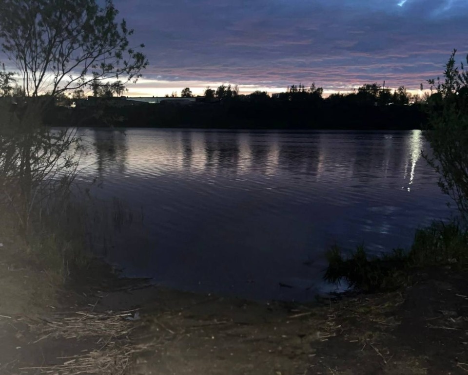 Следователи проводят проверку по факту гибели мужчины в водоеме в Пскове