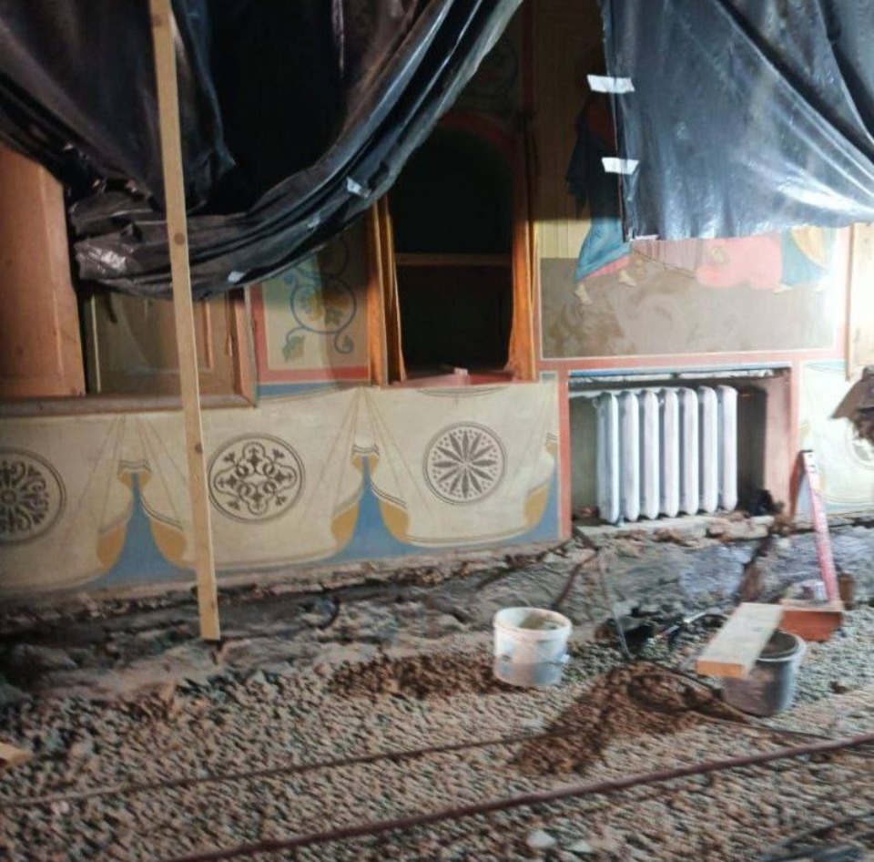 В Печорах начали реставрировать интерьеры Лазаревской церкви