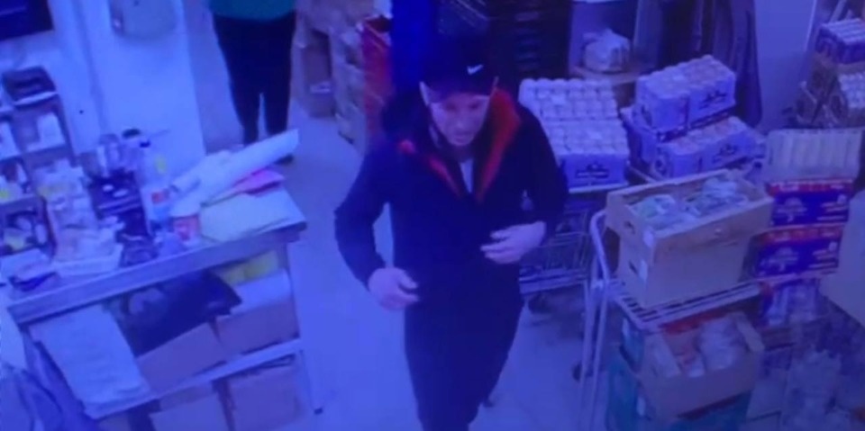 В Пскове разыскивают очевидцев драки у магазина «Пятерочка» 