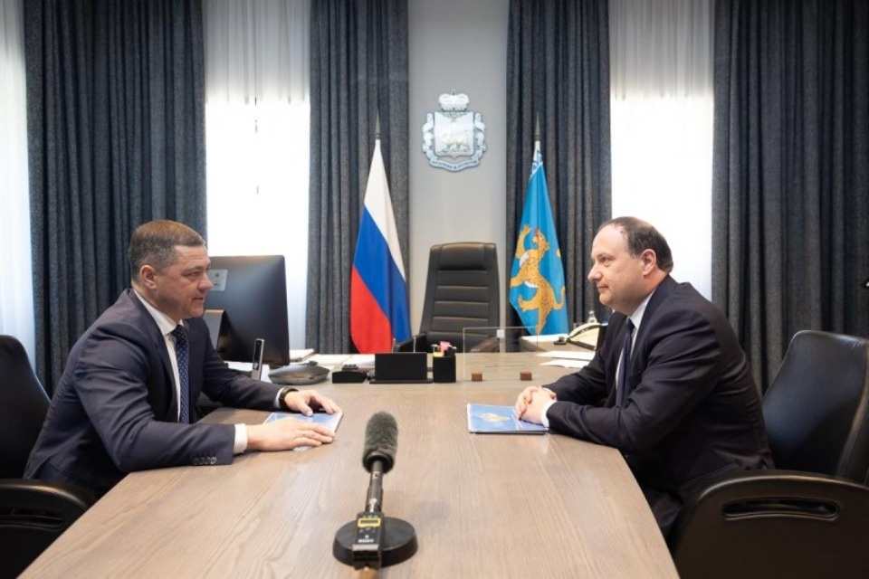 Безопасность производственных энергетических установок обсудили Михаил Ведерников и Константин Давыдов