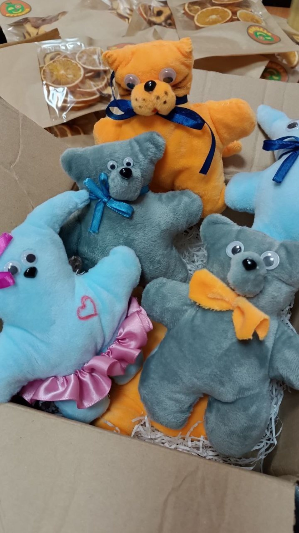 В Геническ из Псковской области отправят пять коробок с игрушками