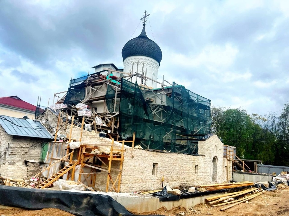 Работы по устройству системы водоотведения выполнили в церкви Николы со Усохи в Пскове
