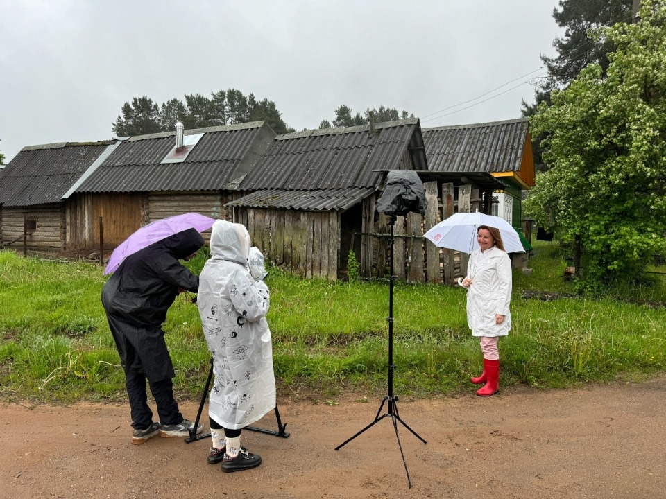 Съемочная команда телеканала СТС работала на улиточной ферме в Псковской области