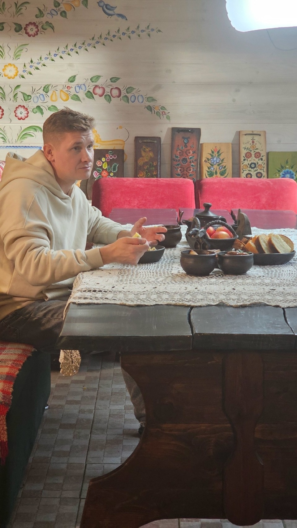 Шеф-повар Александр Белькович побывал в «Хлебном Хуторе» в Печорском районе