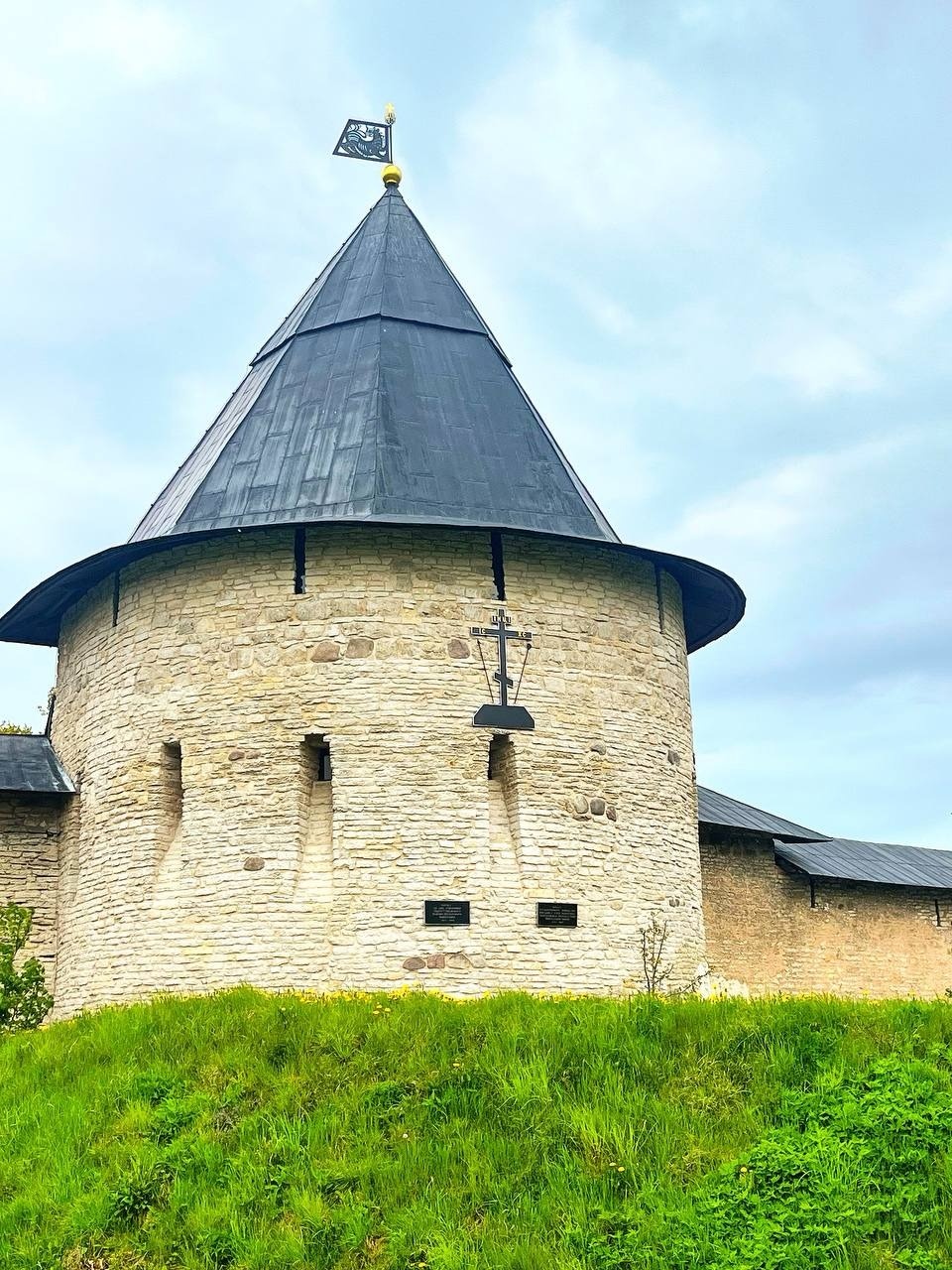 Реставрацию восьми башен Псково-Печерского монастыря завершили Реставрацию восьми башен Псково-Печерского монастыря завершили