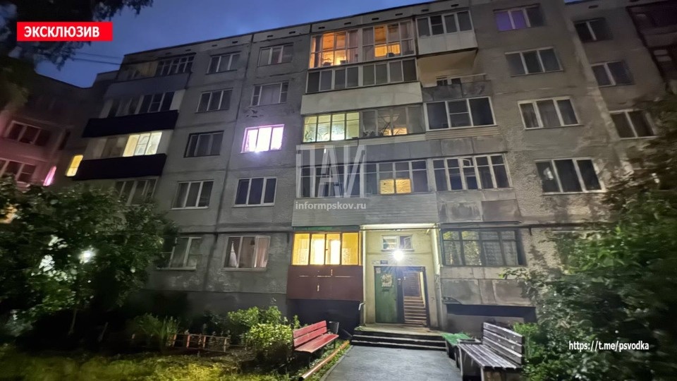 Девушка выпала из окна в Пскове Девушка выпала из окна в Пскове