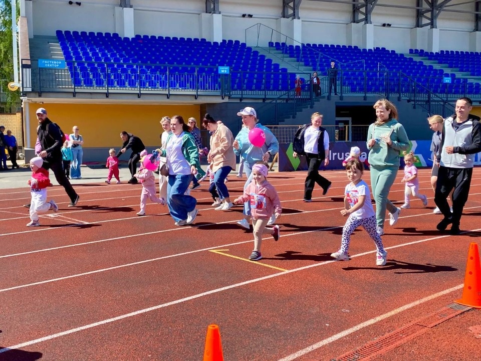 Порядка двух тысяч ребят посетили стадион «Машиностроитель» в Пскове 1 июня