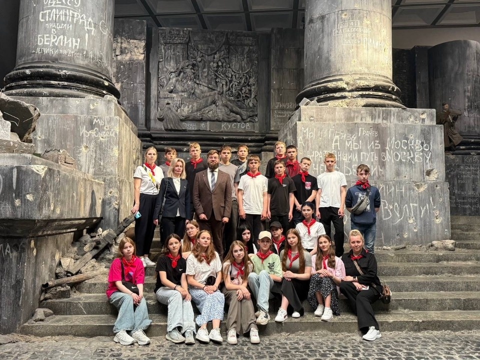 Псковский сенатор вместе с школьниками из Печор посетила Музей Победы в Москве Псковский сенатор вместе с школьниками из Печор посетила Музей Победы в Москве