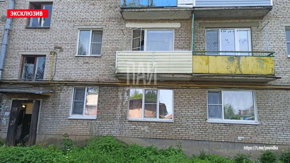 Женщина выпала из окна многоэтажки в Дно Женщина выпала из окна многоэтажки в Дно