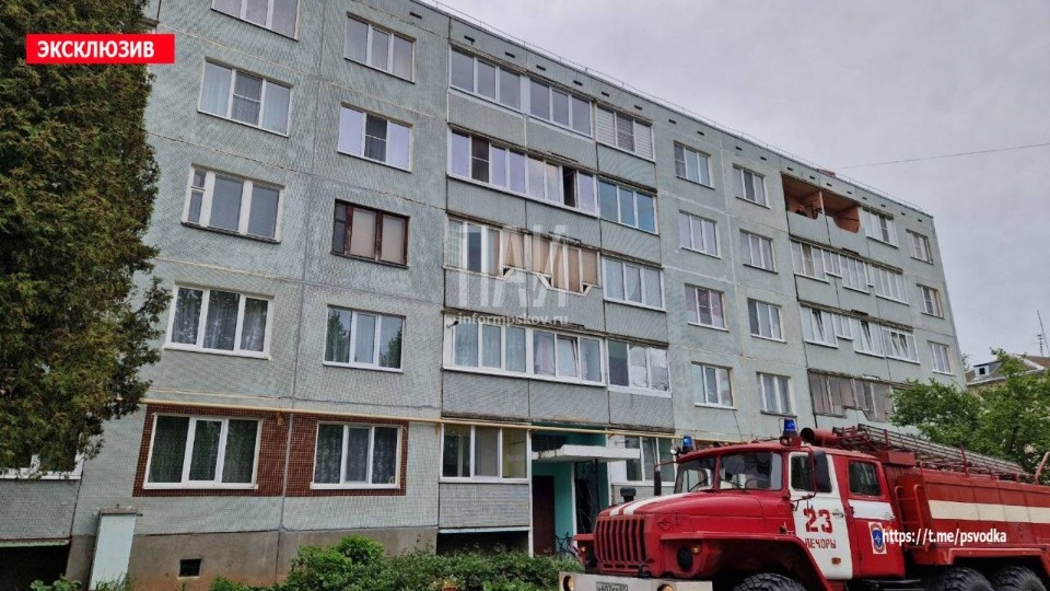 Ребенка эвакуировали на пожаре в квартире многоэтажки в Печорах Ребенка эвакуировали на пожаре в квартире многоэтажки в Печорах