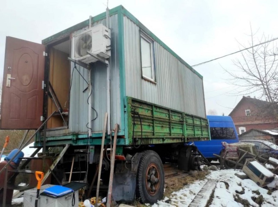 В Великих Луках мужчина выращивал коноплю в бытовках В Великих Луках мужчина выращивал коноплю в бытовках