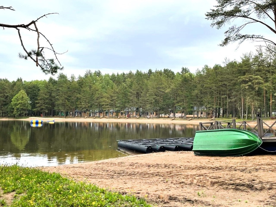 В Куньинском районе продолжается работа по реновации базы отдыха «Нептун»