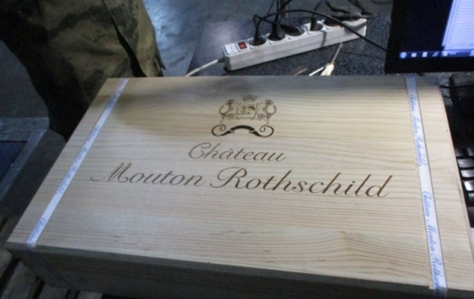 50 нелегальных коробок с вином на 30 млн рублей выявили псковские таможенники 50 нелегальных коробок с вином на 30 млн рублей выявили псковские таможенники