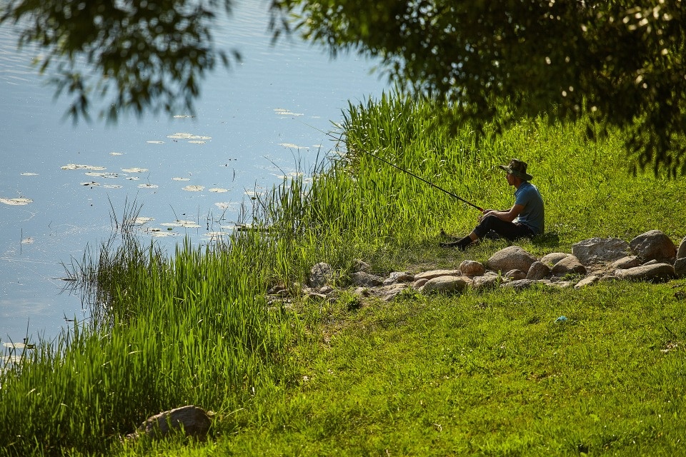 В Псковской области приняли закон о полномочиях в сфере водных ресурсов и рыболовства