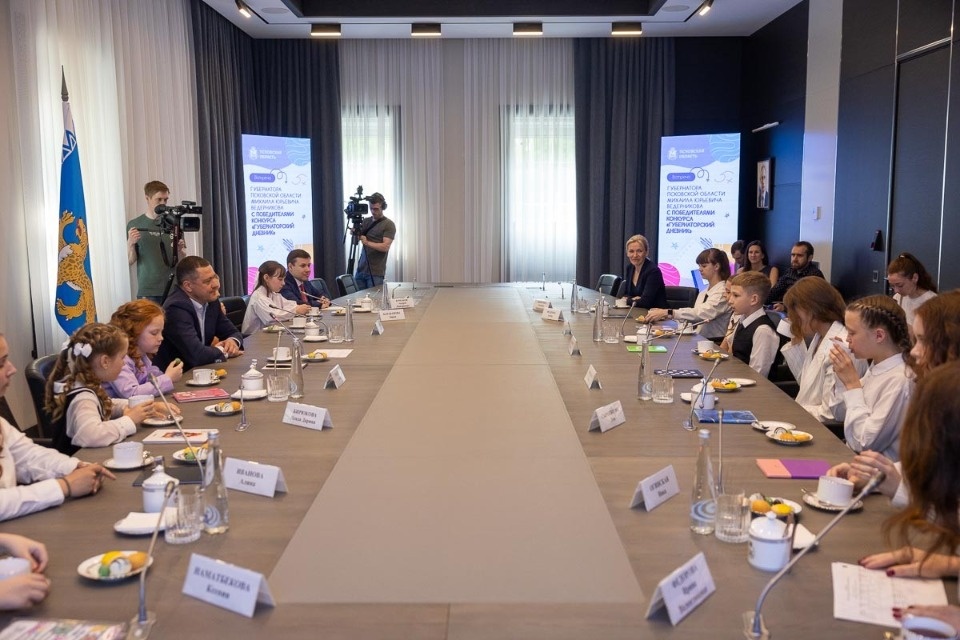 Псковский губернатор встретился с победителями акции «Губернаторский дневник» Псковский губернатор встретился с победителями акции «Губернаторский дневник»