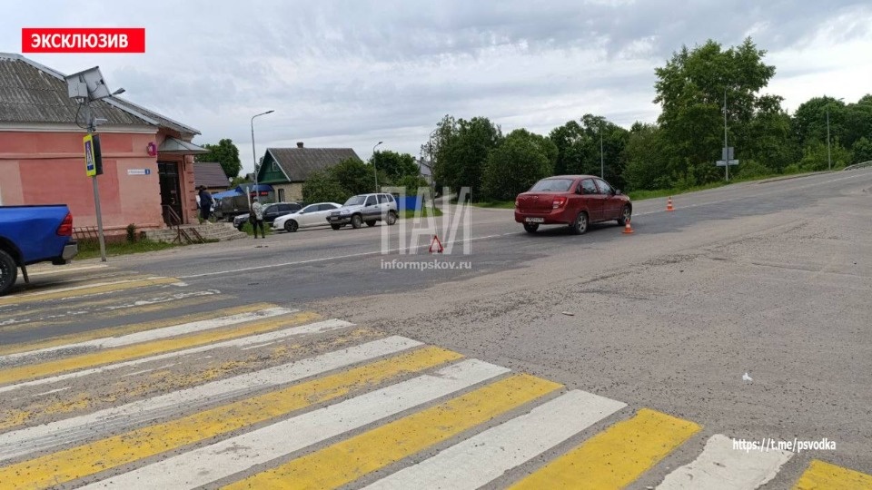 Женщину госпитализировали в результате наезда автомобиля в Опочке Женщину госпитализировали в результате наезда автомобиля в Опочке