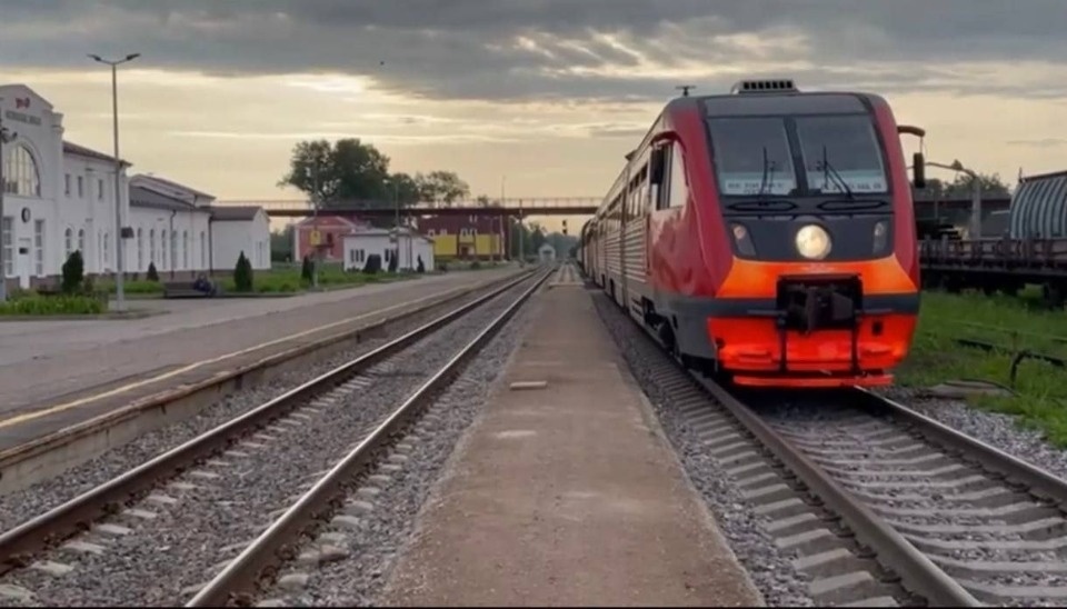 Более 5,3 тысячи пассажиров перевезли поезда между белорусской Алёщей и Псковской областью за год Более 5,3 тысячи пассажиров перевезли поезда между белорусской Алёщей и Псковской областью за год